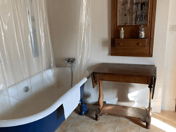 Photo de la salle de bain de la médievale à Laragne en Gascogne