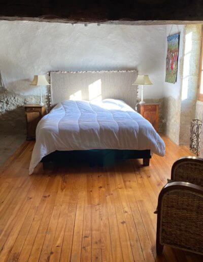 Chambre avec lit double à Laragne en Gascogne