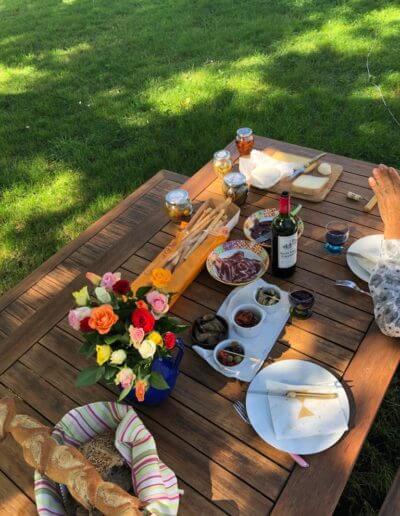 Repas dans le jardin de Laragne en Gascogne