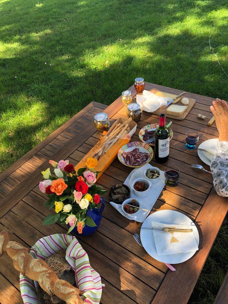 Repas dans le jardin de Laragne en Gascogne