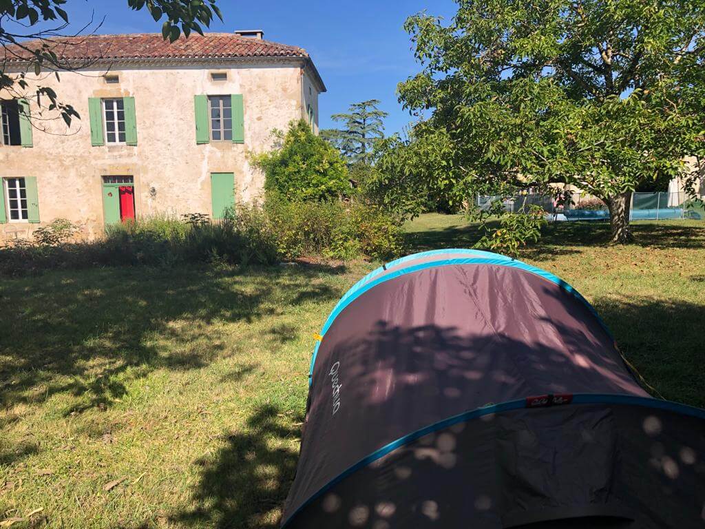 Tente dans le jardin de Laragne en Gascogne comme hébergement